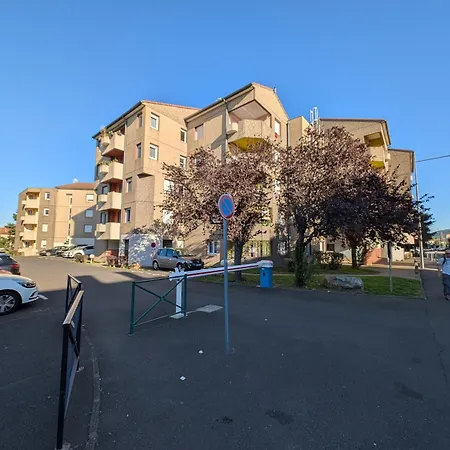 Appartement Le 143 Blum, 2 Bedrooms, 5 Personnes *